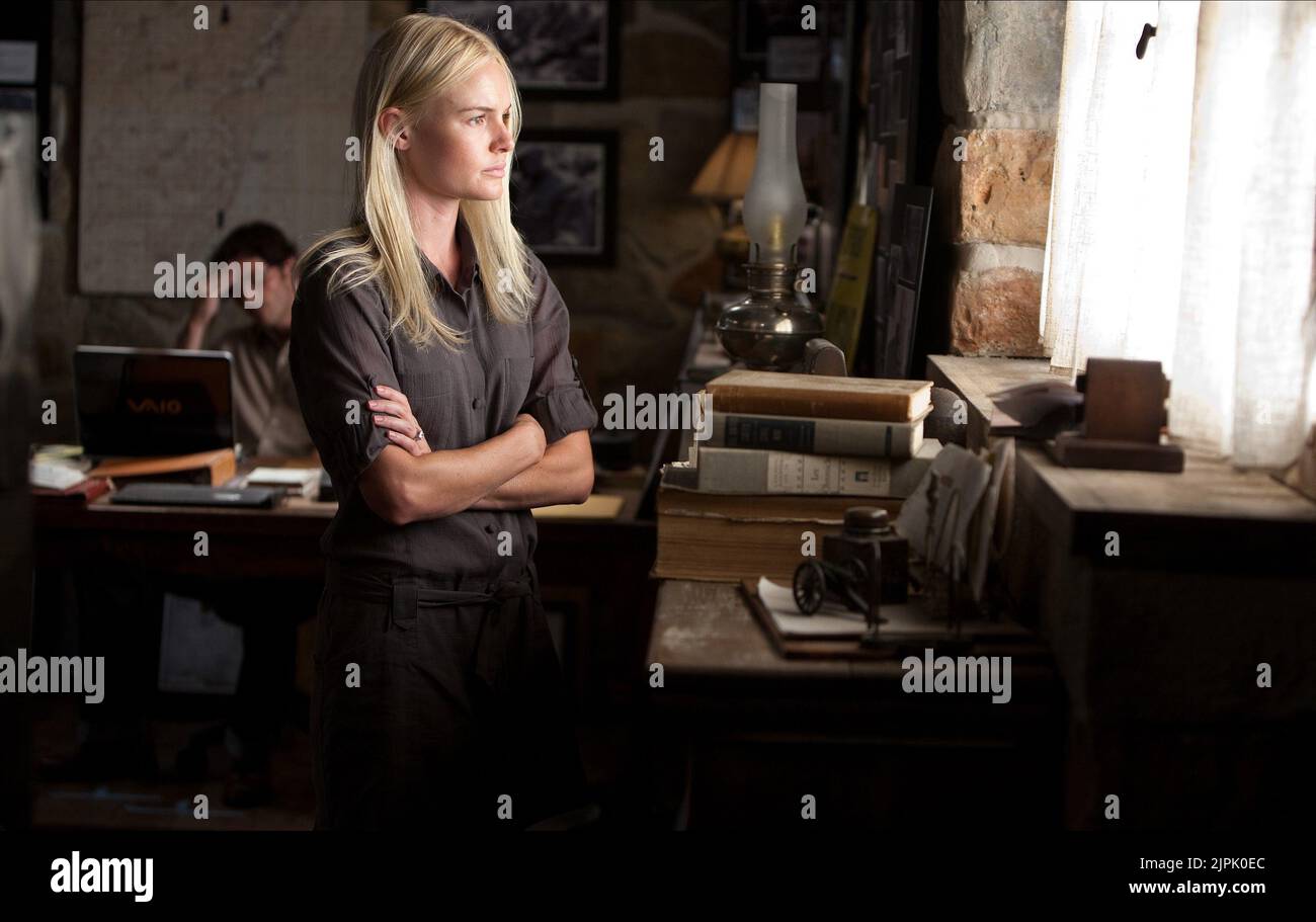 JAMES MARSDEN, KATE BOSWORTH, STRAW DOGS, 2011 Stock Photo Alamy