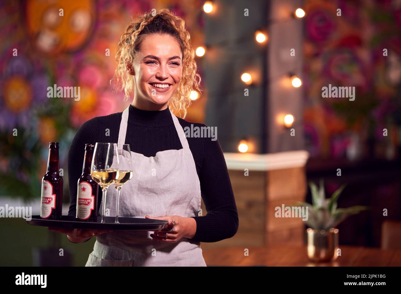 Waitress carrying tray beer hi-res stock photography and images - Alamy