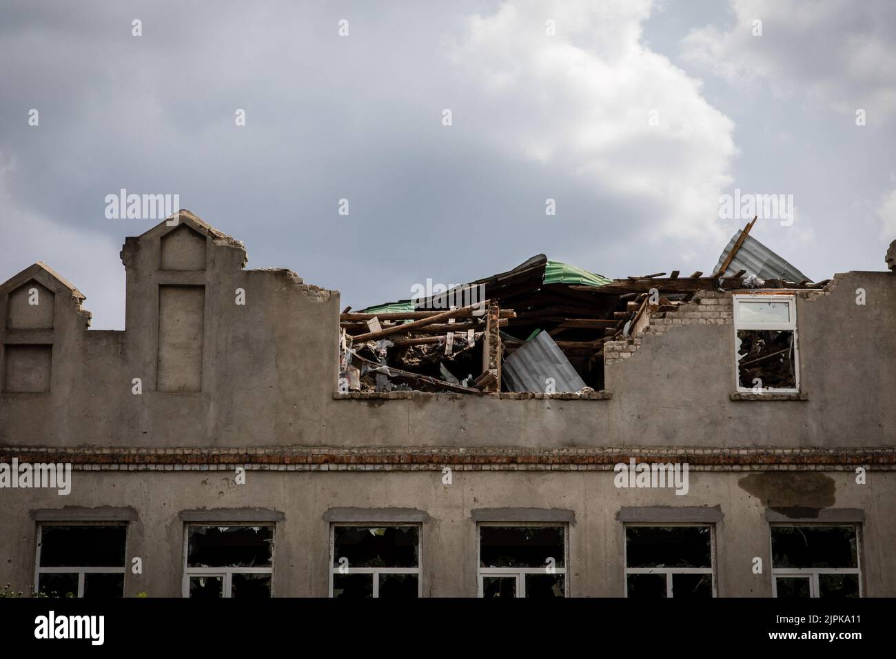 Shevchenkove, Ukraine. 18th Aug, 2022. A damaged rooftop of a building in the village of Shevchenkove, Mykolaiv Oblast. As Ukrainian officials have claimed partiality to recover their territory, and launching a counter-offensive in the south axis of the country including Mykolaiv Oblast, the area has been under heavy fighting, and the liberated villages surrounding Mykolaiv city have been under heavy shelling. Credit: SOPA Images Limited/Alamy Live News Stock Photo