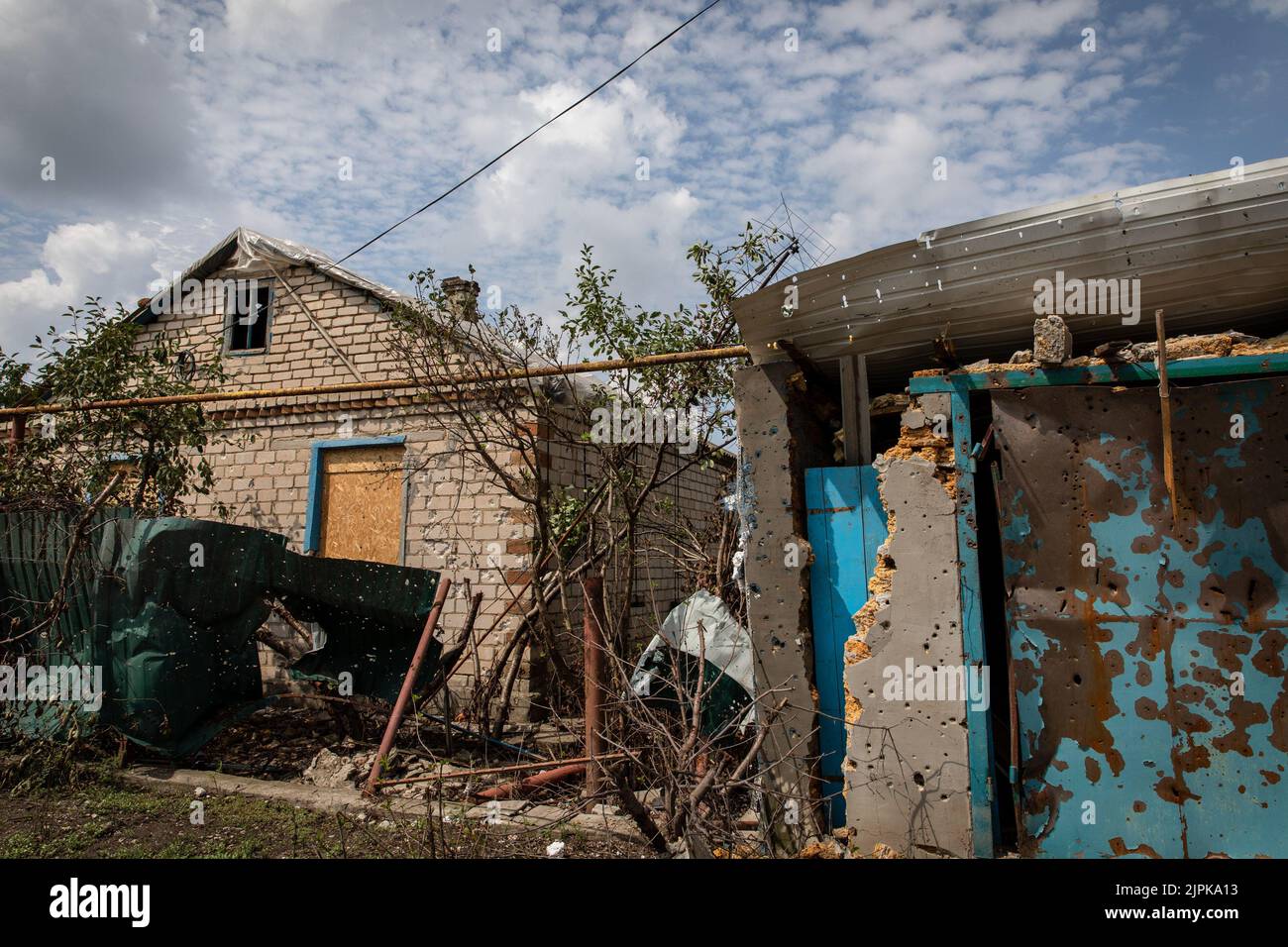 Shevchenkove, Ukraine. 18th Aug, 2022. An exterior view of a house damaged by Russian shelling in the village of Shevchenkove, Mykolaiv Oblast. As Ukrainian officials have claimed partiality to recover their territory, and launching a counter-offensive in the south axis of the country including Mykolaiv Oblast, the area has been under heavy fighting, and the liberated villages surrounding Mykolaiv city have been under heavy shelling. Credit: SOPA Images Limited/Alamy Live News Stock Photo