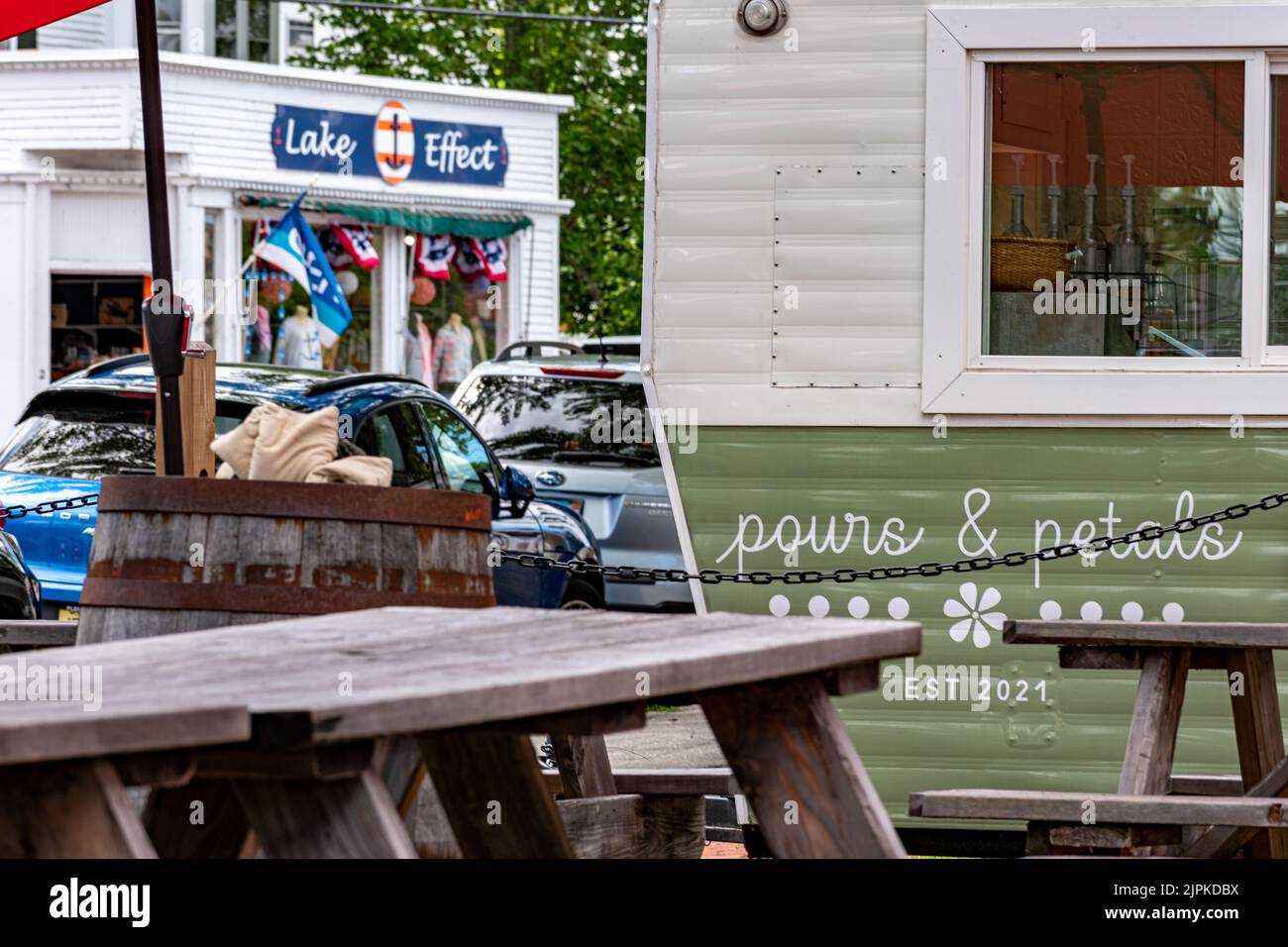 Outdoor Display Wooden Menu Board Alongside Airstream Caravan Food Truck In  Front Of Brick Wall Background, Food Service, Food Truck, Business Lunch  Background Image And Wallpaper for Free Download