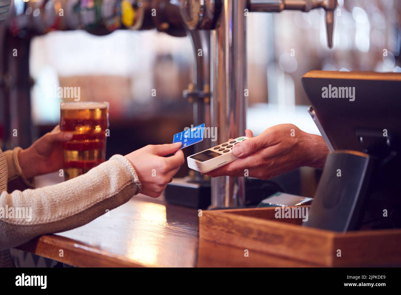 paying, cashless, customer, bar, client, clients, costumers, customers