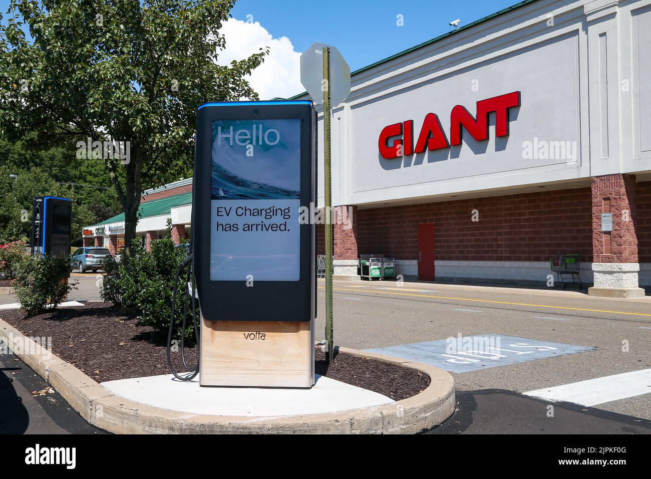Bloomsburg, United States. 18th Aug, 2022. An electric vehicle charging