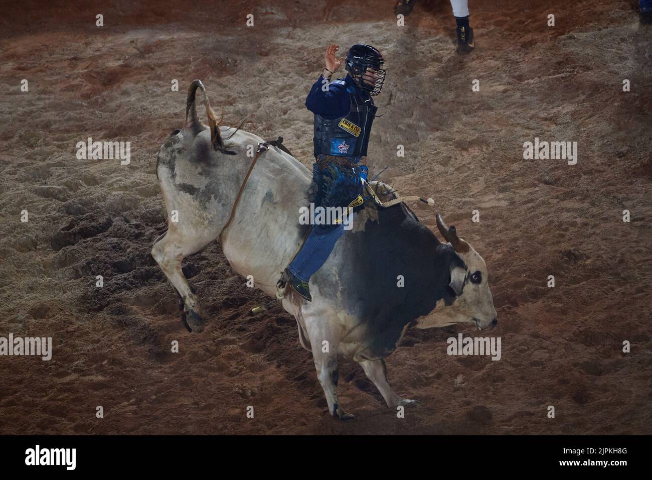 Barretos, Brazil. 18th Aug, 2022. Bull rider during the first day of Cowboy Festival in Barretos, Sao Paulo, Brazil, on August 18, 2022. (Photo by Igor do Vale/Sipa USA) Credit: Sipa USA/Alamy Live News Stock Photo
