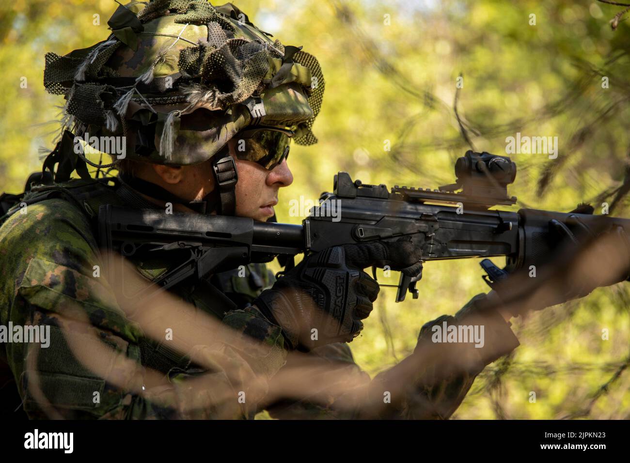August 11, 2022 - Ahvenanmaan Maakunta (fi), Finland - A soldier with the Finnish Navy High Readiness Unit patrols with U.S. Marines, assigned to the 22nd Marine Expeditionary Unit (MEU), during bilateral training on Russaro Island, Finland, August. 11, 2022. During the training, U.S. Marines and Finnish soldiers integrated to increase interoperability between their forces. The Kearsarge Amphibious Ready Group and embarked 22nd MEU, under the command and control of Task Force 61/2, is on a scheduled deployment in the U.S. Naval Forces Europe area of operations, employed by U.S. Sixth Fleet to Stock Photo
