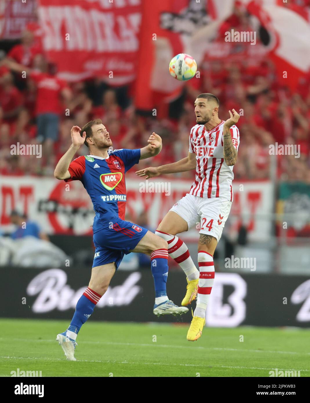 Palko Dardai of MOL Fehervar FC competes for the ball with