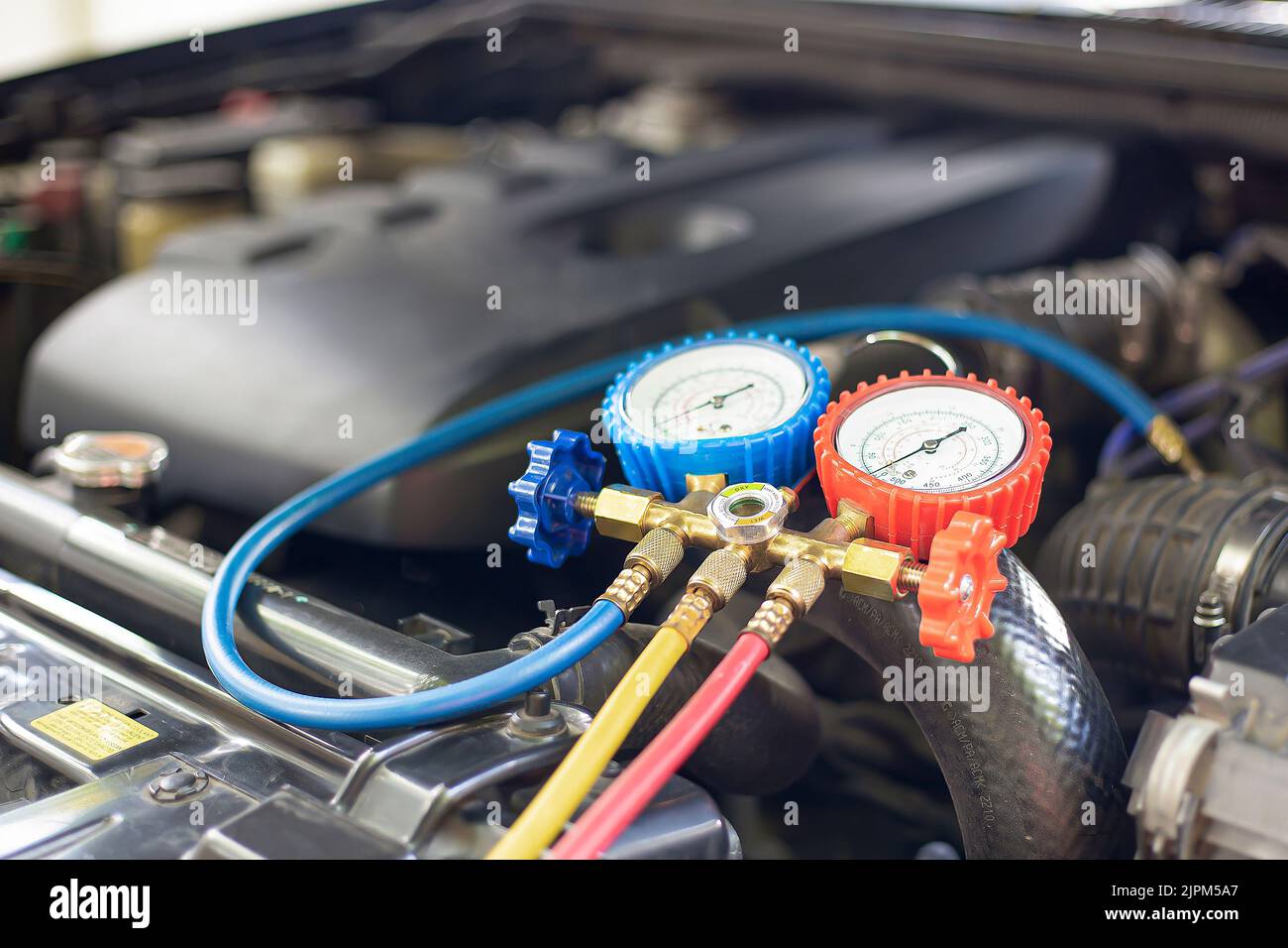 Car air conditioner check service, leak detection, fill refrigerant