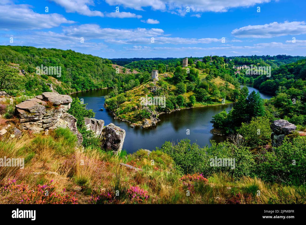 France, Creuse and Indre, Crozant, ruins of Crozant castle, the loop of the Creuse and junction with the Sédelle in autumn seen from the Fileuse rock Stock Photo