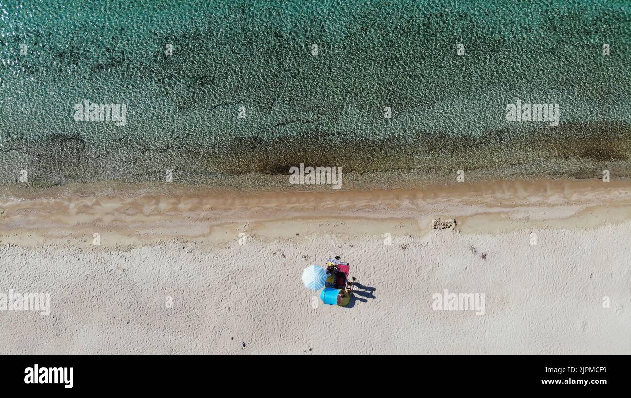Sunshade family hi-res stock photography and images - Alamy