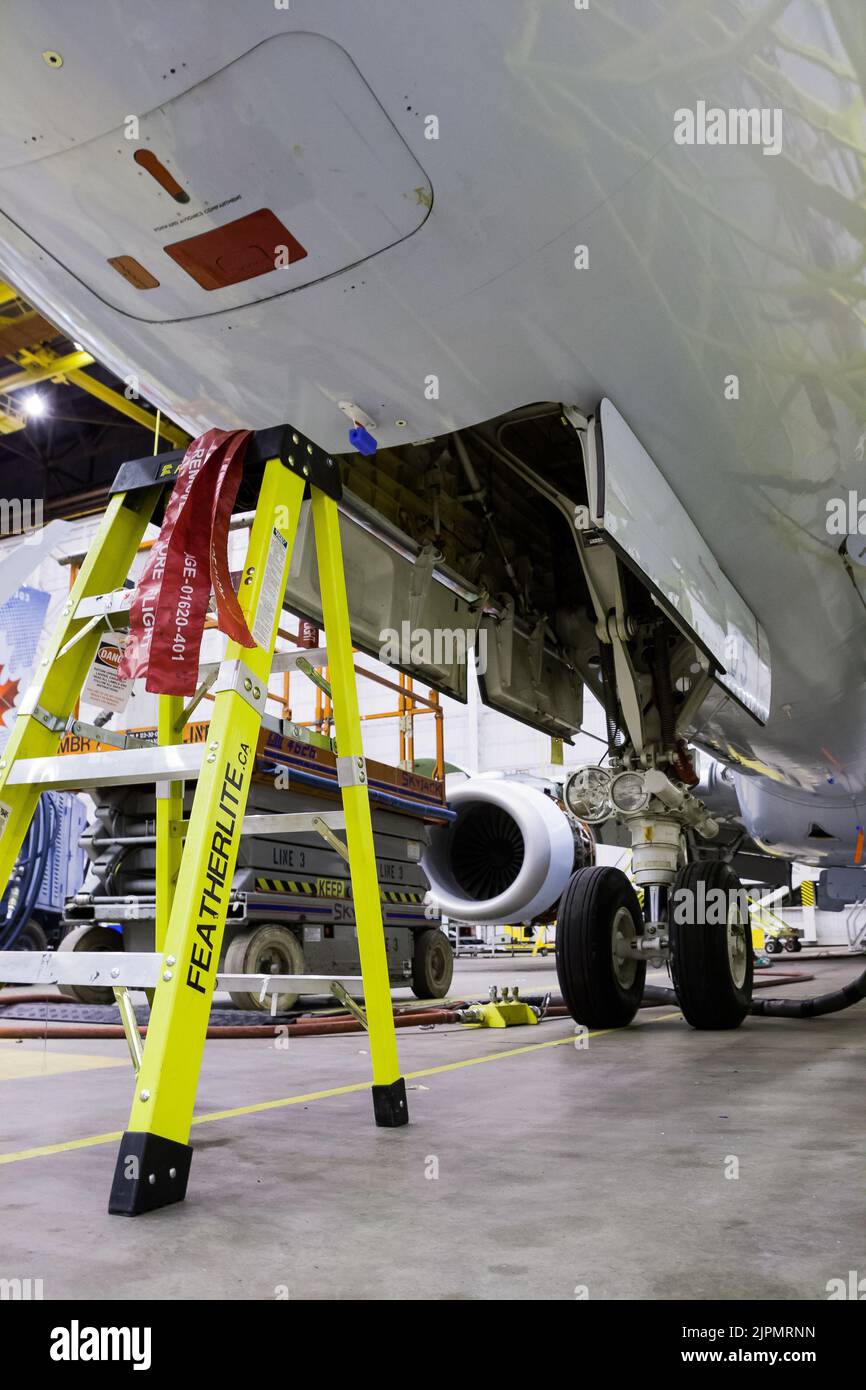 Aircraft ladder hi-res stock photography and images - Alamy