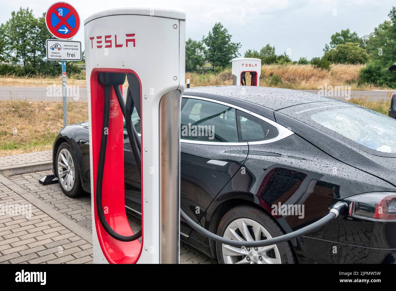 Tesla Ladestation für Elektrofahrzeuge, Supercharger, Stock Photo