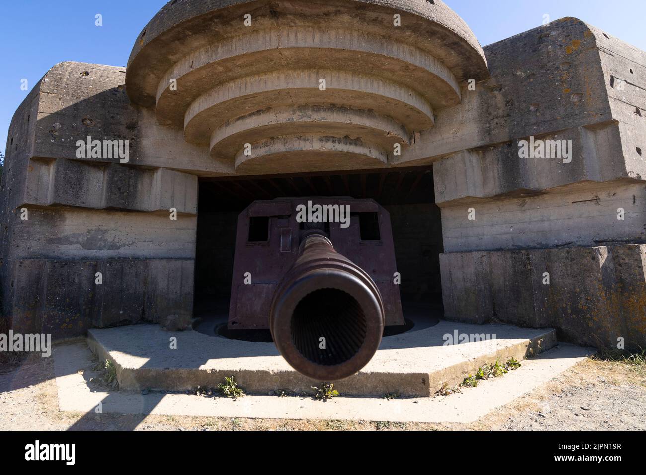 Gun at a bunker at the Atlantic wall in Longues-sur-Mer, Normandy, France Stock Photo