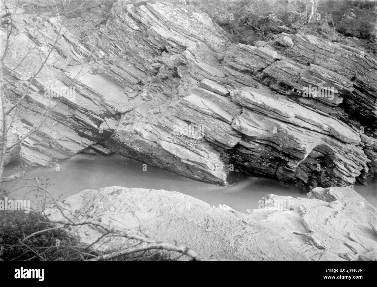 Settlement for Strömstare (Cinclus Aquaticus). The nest at the little white cross in the picture. Boplats för strömstare (Cinclus aquaticus). Boet vid lilla vita korset på bilden. Stock Photo