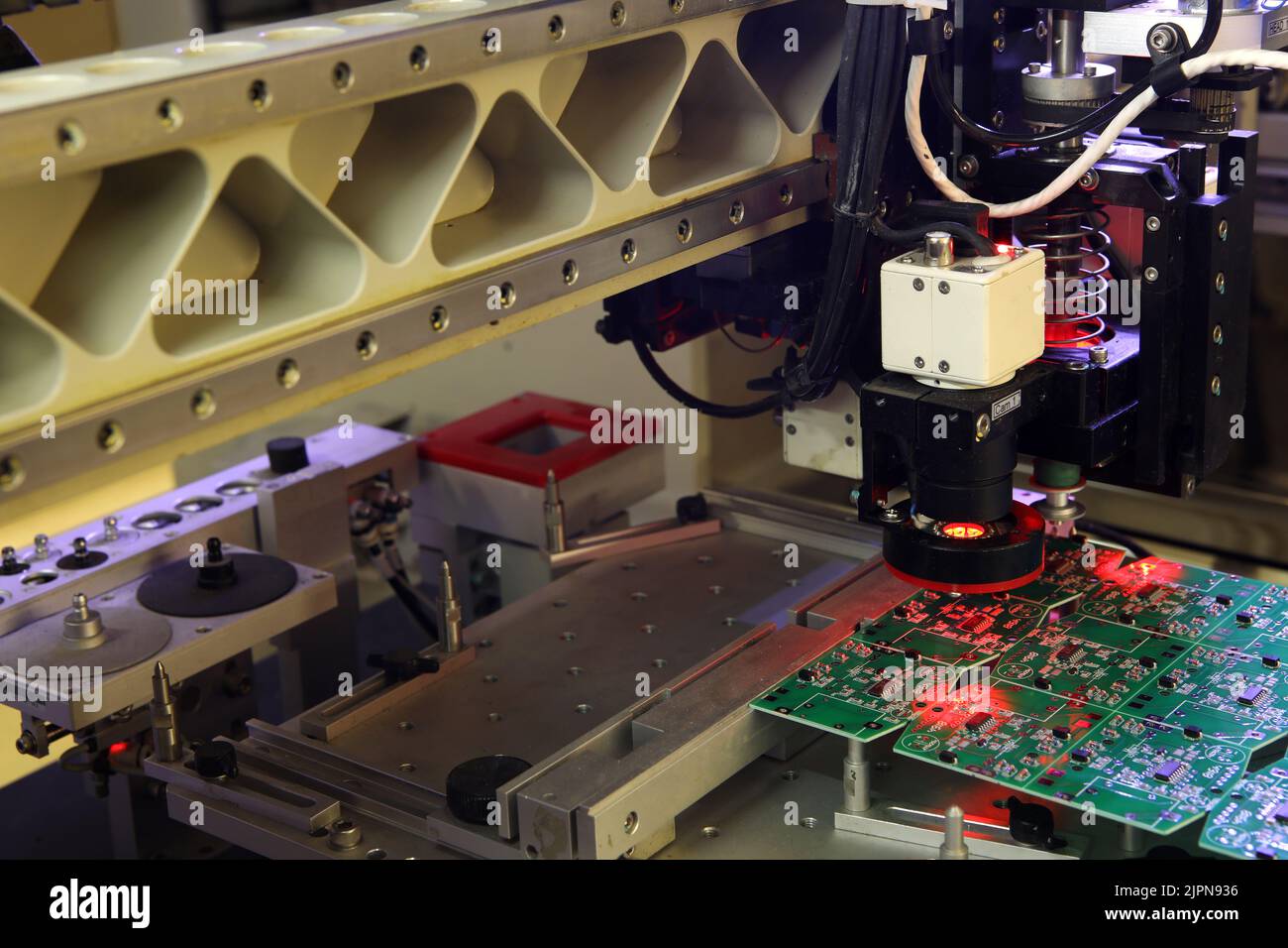 Installer of SMD parts on boards and soldering parts. Machine for