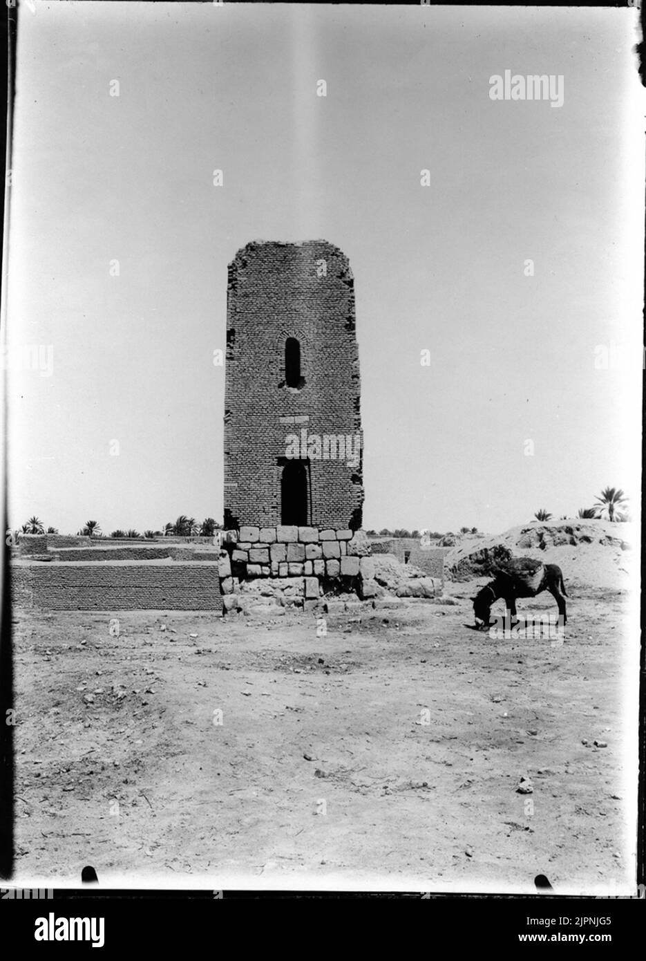 Roman Arabic Torn Ruin. Tonzeur Tunisia 1925. Romersk arabesk tornruin. Tonzeur Tunisien 1925. Stock Photo