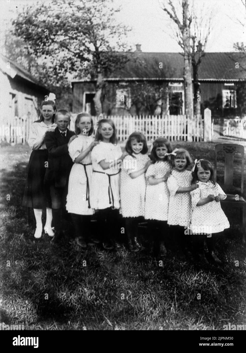 Anna and Gustav Persson's children in Ögården. Lilly, Torsten, Astrid ...