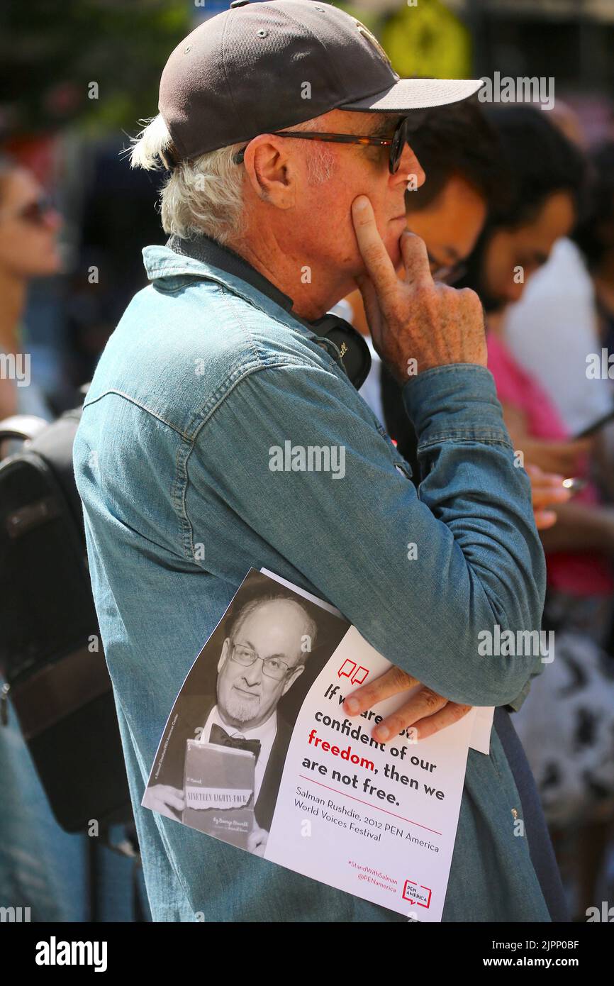 salma-rushdie-support-outdoor-reading-for-free-expression-by-famous