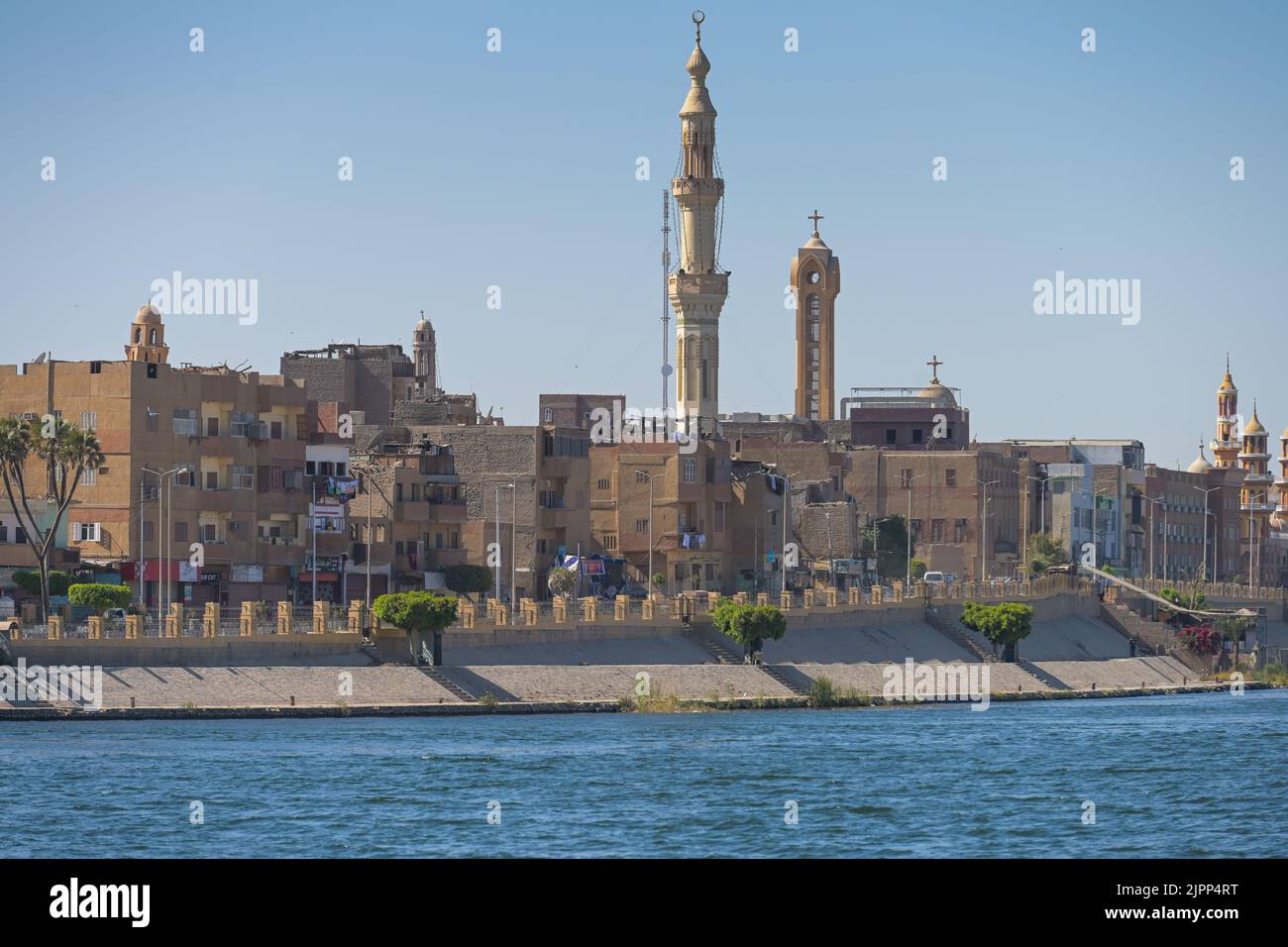 Stadtpanorma Esna, Nil, Ägypten Stock Photo