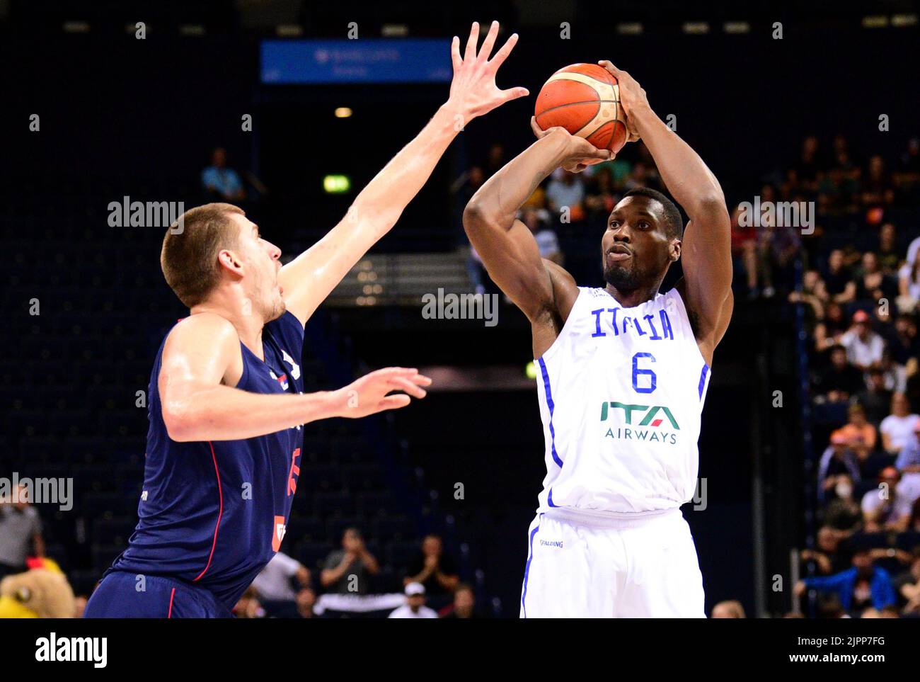 Hamburg, Germany. 19th Aug, 2022. Basketball; Supercup, Italy - Serbia, semifinal, at Barclaycard Arena. Serbia's Nikola Jokic (l) and Italy's Paul Biligha fight for the ball. Credit: Daniel Bockwoldt/dpa/Alamy Live News Stock Photo