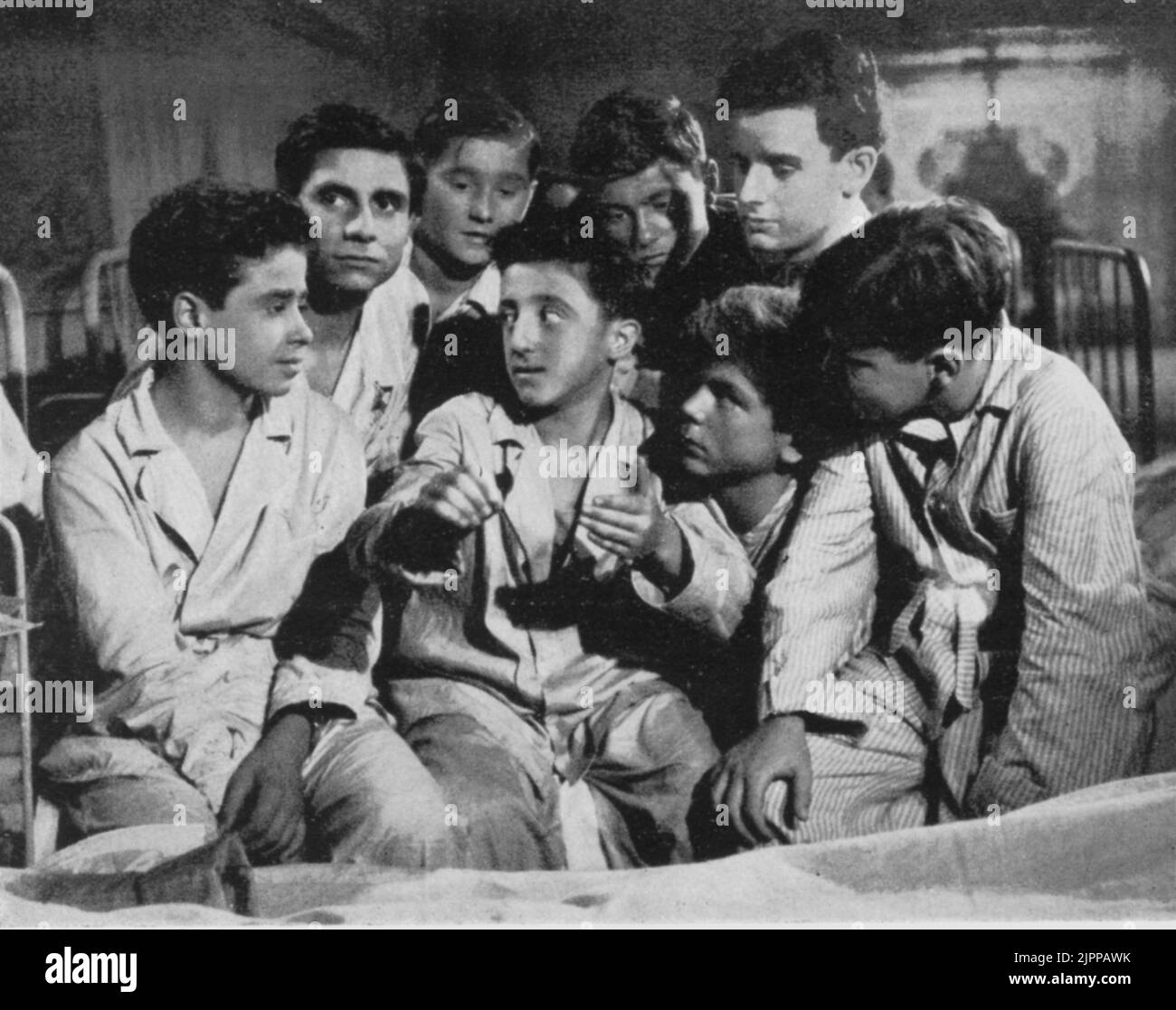 1950 , ITALY : The italian movie actor CARLO DELLE PIANE ( born in Rome 2 february 1936 ) when was young in DOMANI E' TROPPO TARDI ( TOMORROW IS TOO LATE )  by Leonide Maguy - CINEMA - FILM - bambino prodigio - child actor  ----  Archivio GBB Stock Photo