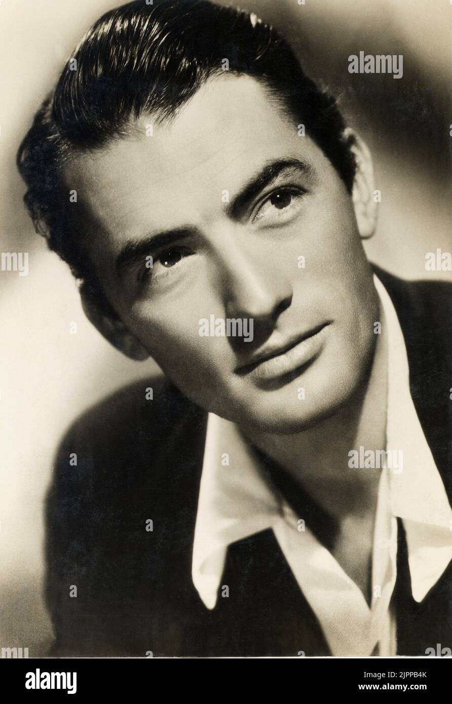 1951 c., USA : The movie actor GREGORY PECK ( 1916 - 2003 ) , pubblicity still by United Artists  - CINEMA  - ritratto - portrait - colletto  - collar ----  Archivio GBB Stock Photo