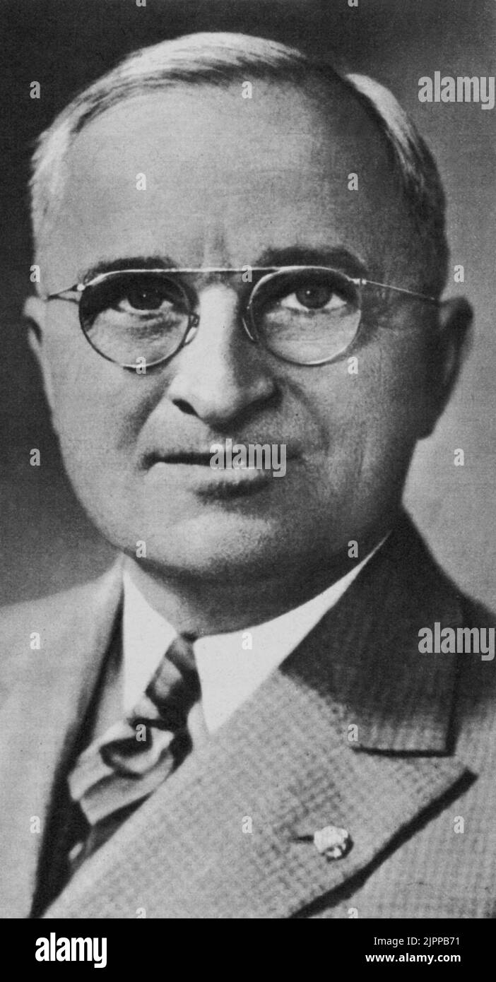 The President of USA  Harry Spencer TRUMAN ( 1884 - 1972 ) from 1945 to 1955 - PRESIDENTE STATI UNITI d' AMERICA - FAIR DEAL - GUERRA FREDDA - BOMBA ATOMICA sul GIAPPONE -  Nagasaki e Hiroshima - KOREAN WAR - GUERRA DI COREA - WWII - WORLD WAR SECON 2nd - SECONDA GUERRA MONDIALE - portrait - ritratto - occhiali - glasses ----  Archivio GBB Stock Photo
