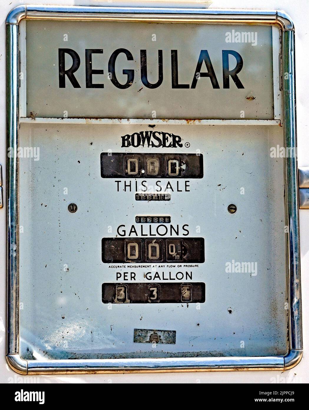 MADISON, KANSAS AUGUST 13, 2022 Vintage GULF OIL gas station dating