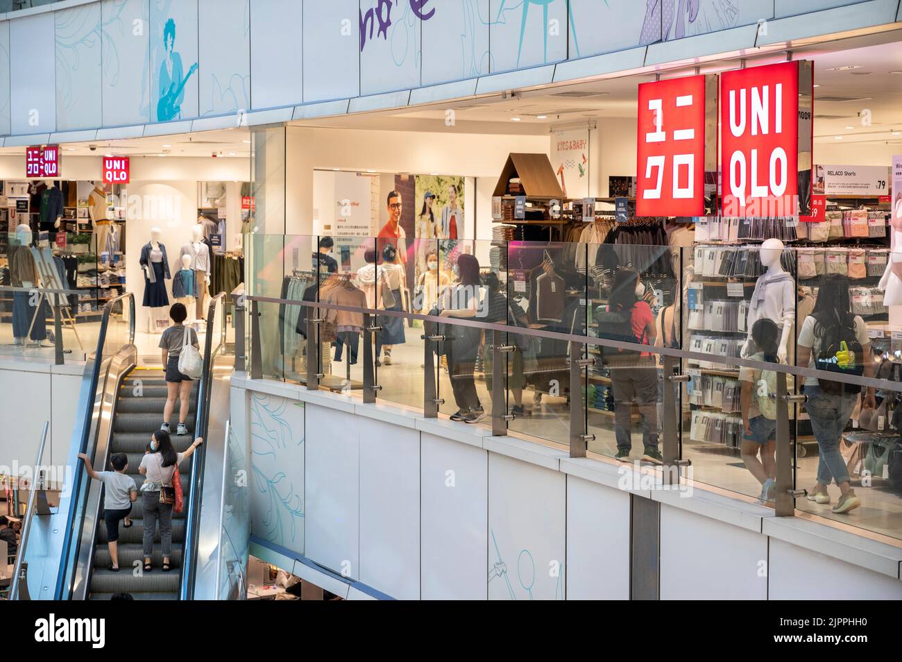 Shoppers are seen at the Japanese clothing brand Uniqlo store in Hong Kong.  (Photo by Budrul Chukrut / SOPA Images/Sipa USA Stock Photo - Alamy