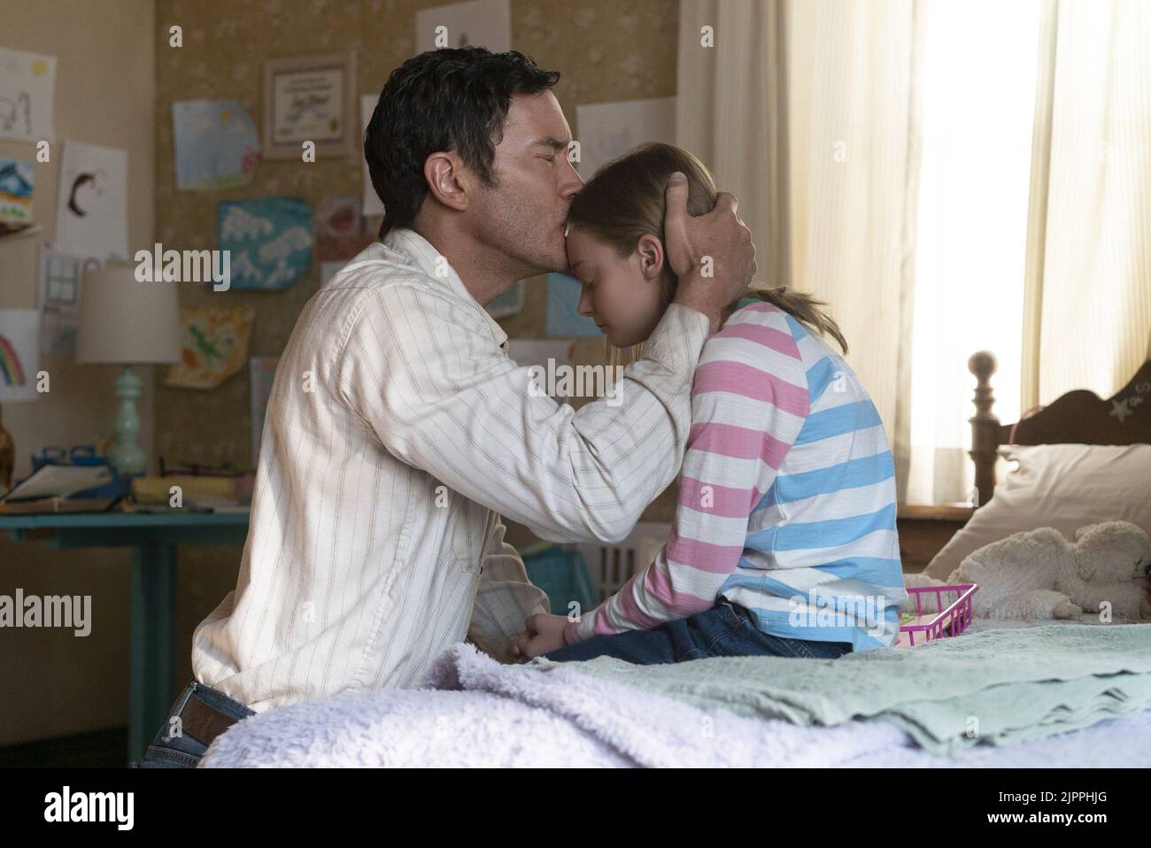 USA. Tom Pelphrey and Olive Abercrombie in C Amazon Studios new series Outer Range 2022 Plot A rancher fighting for his land and family discovers an unfathomable mystery at the edge of Wyoming s