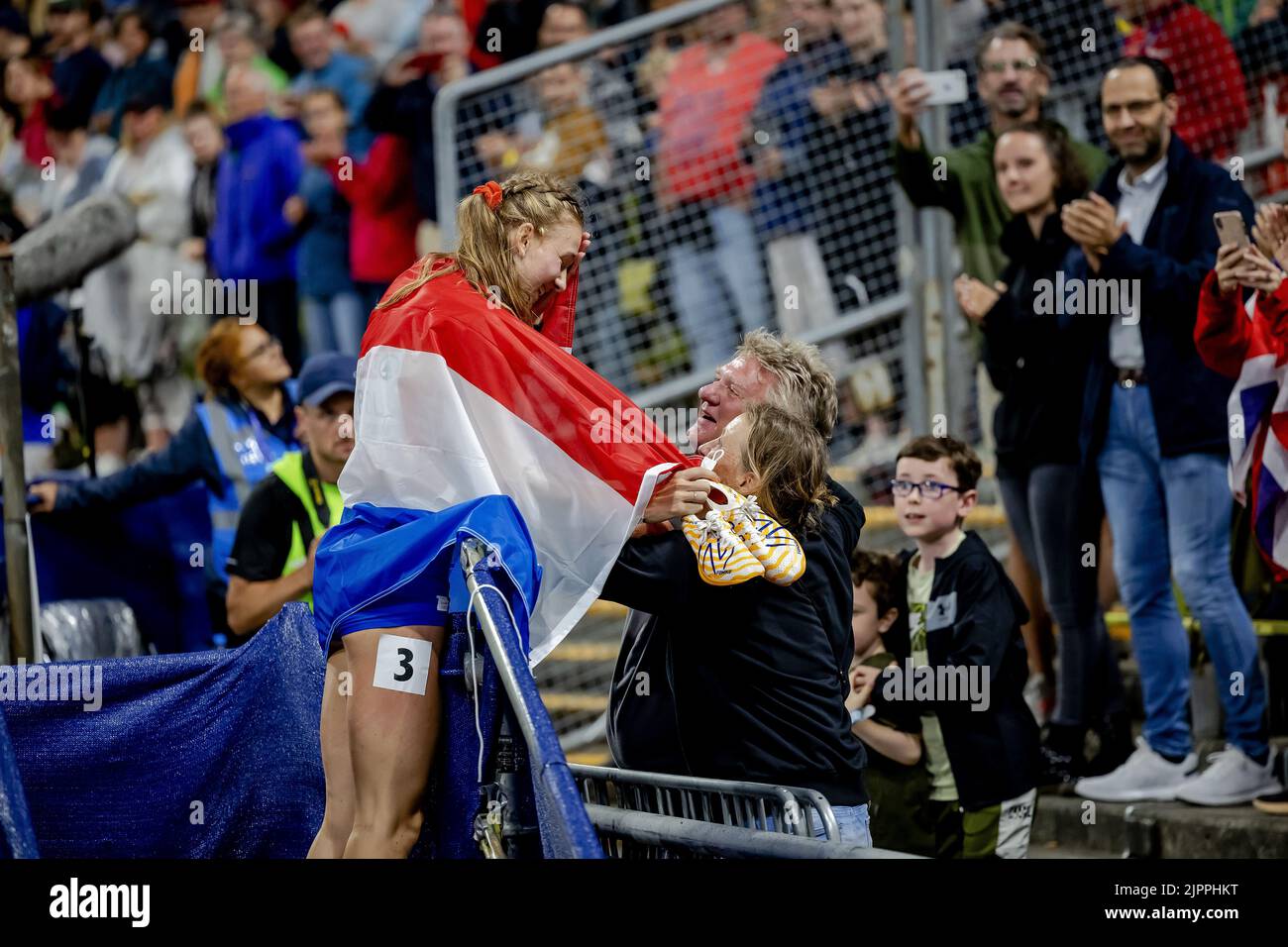 Munich, Germany. 19th Aug 2022. MUNICH Femke Bol celebrates the win