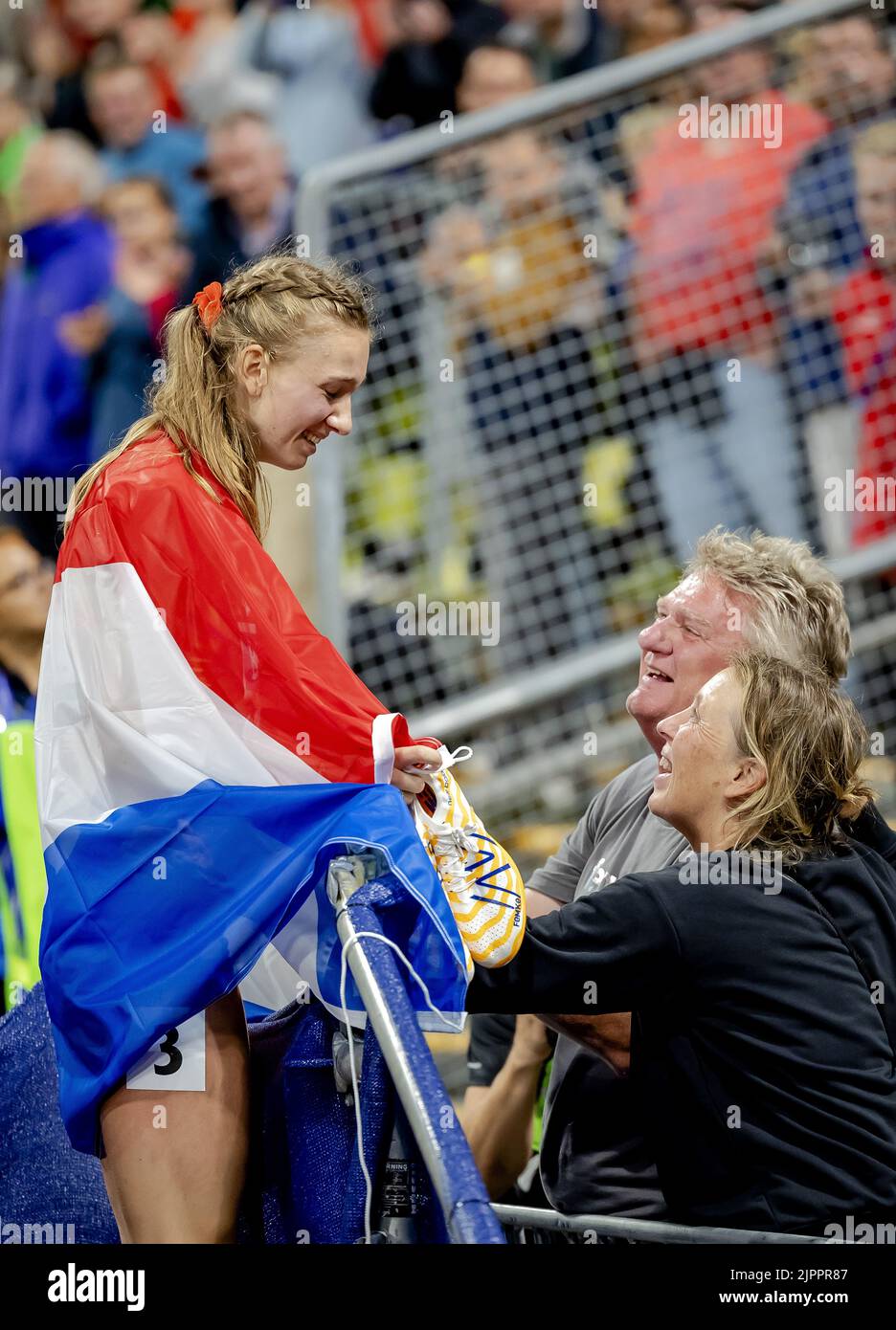 Munich, Germany. 19th Aug 2022. MUNICH Femke Bol celebrates the win