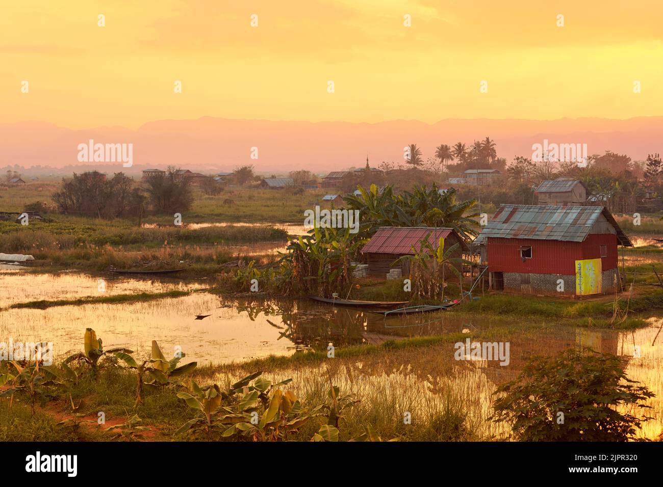 Rural landscape fields sunset hi-res stock photography and images - Alamy