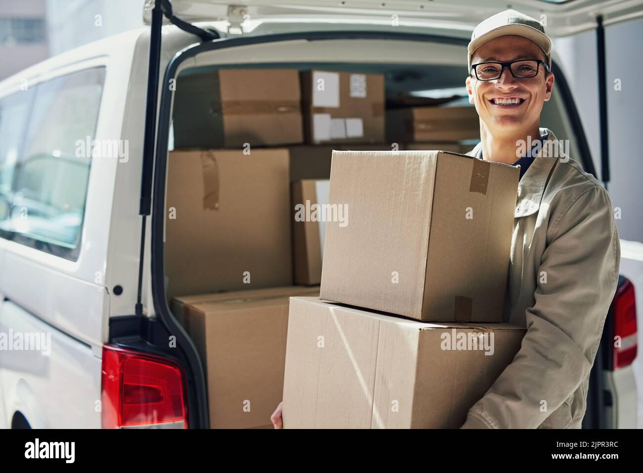 Delivery driver with boxes hi-res stock photography and images - Alamy