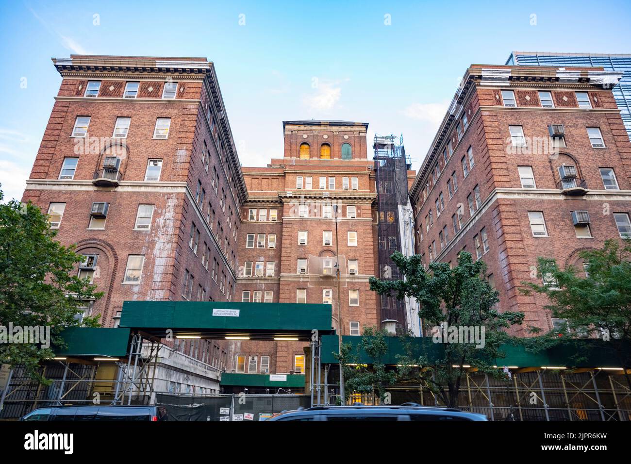bellevue-mens-shelter-hi-res-stock-photography-and-images-alamy