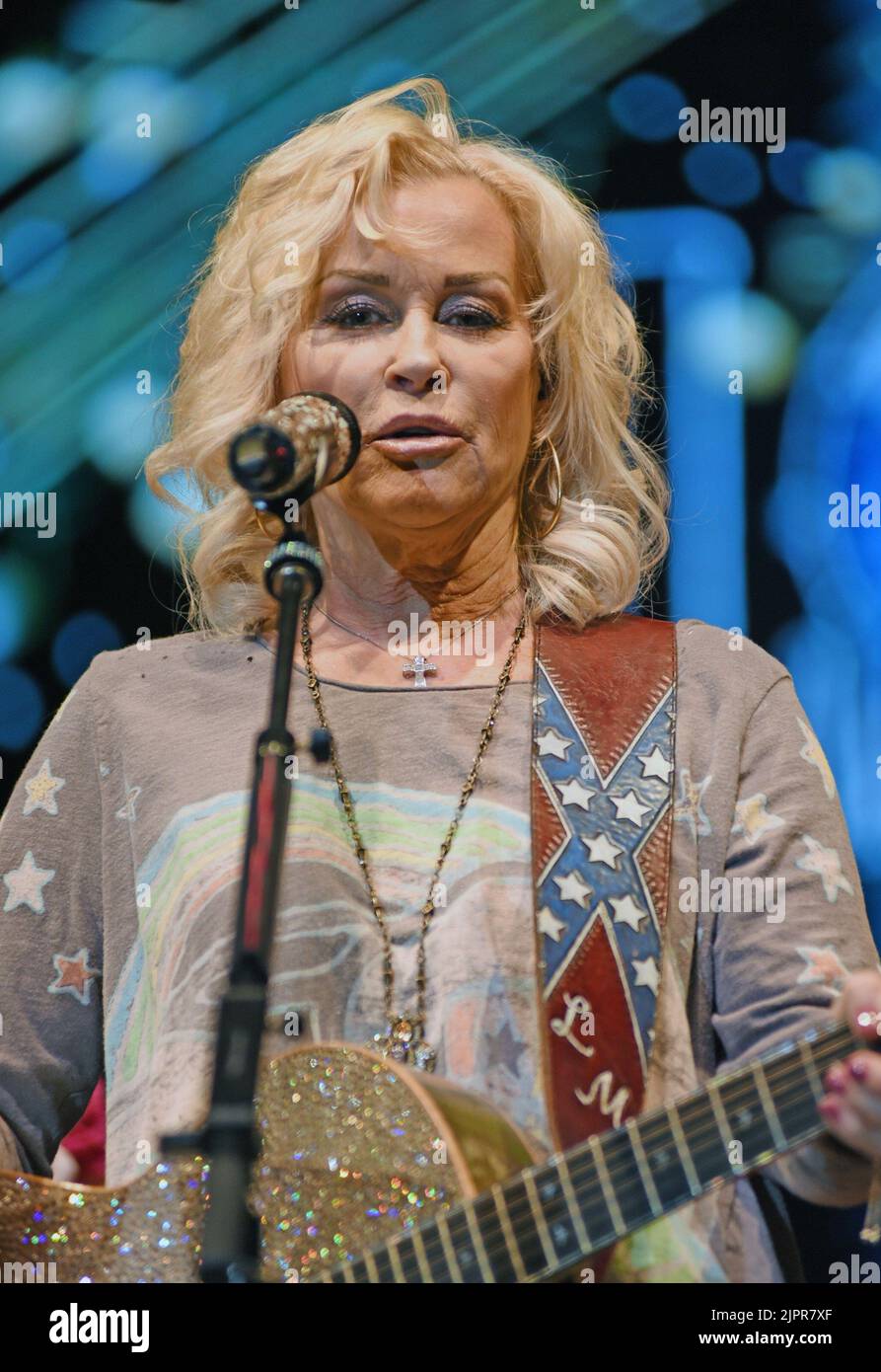 Hiawassee, GA, USA. 19th Aug, 2022. Lorrie on stage for Lorrie