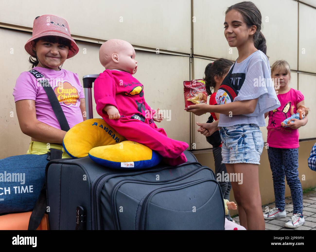 pokrovsk-ukraine-4th-aug-2022-gypsy-children-are-having-fun-a