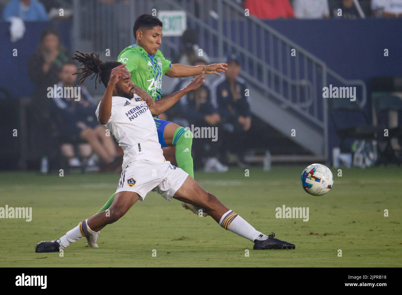 Los Angeles, California, USA. 19th Aug, 2022. LA Galaxy forward Raheem Edwards (44) and Seattle Sounders forward Raul Ruidiaz (9) fight for the ball during an MLS soccer match July 17, 2022, in Carson, Calif. (Credit Image: © Ringo Chiu/ZUMA Press Wire) Credit: ZUMA Press, Inc./Alamy Live News Stock Photo