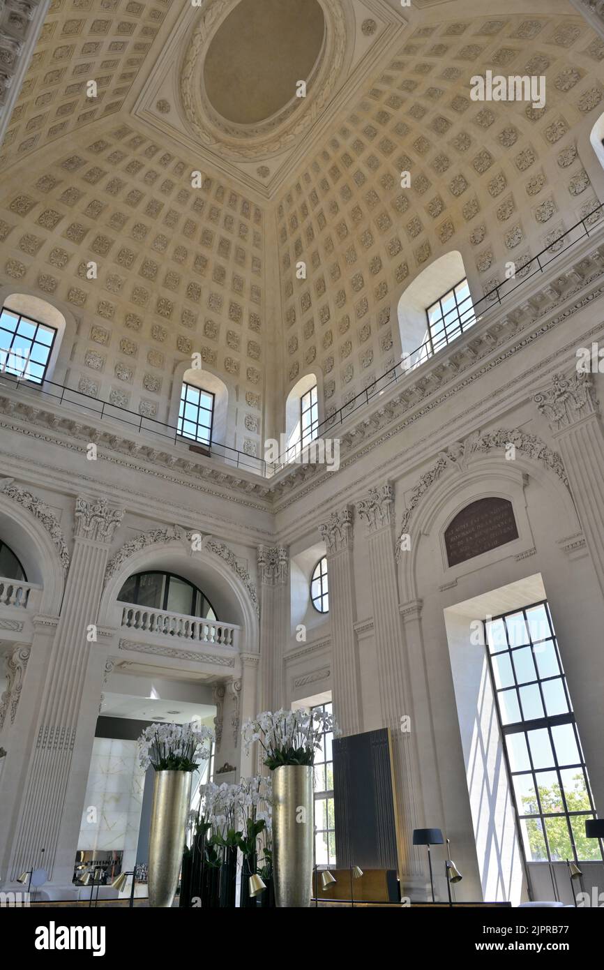 The majestic Le Dome bar in the HotelDieu Intercontinental hotel, Lyon