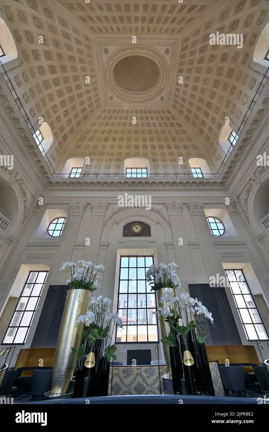 The majestic Le Dome bar in the HotelDieu Intercontinental hotel, Lyon