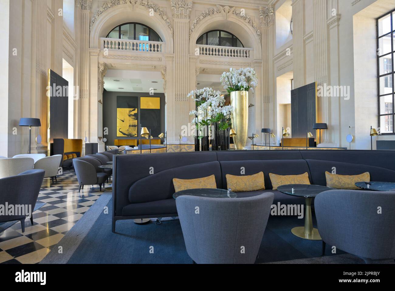 The majestic Le Dome bar in the HotelDieu Intercontinental hotel, Lyon