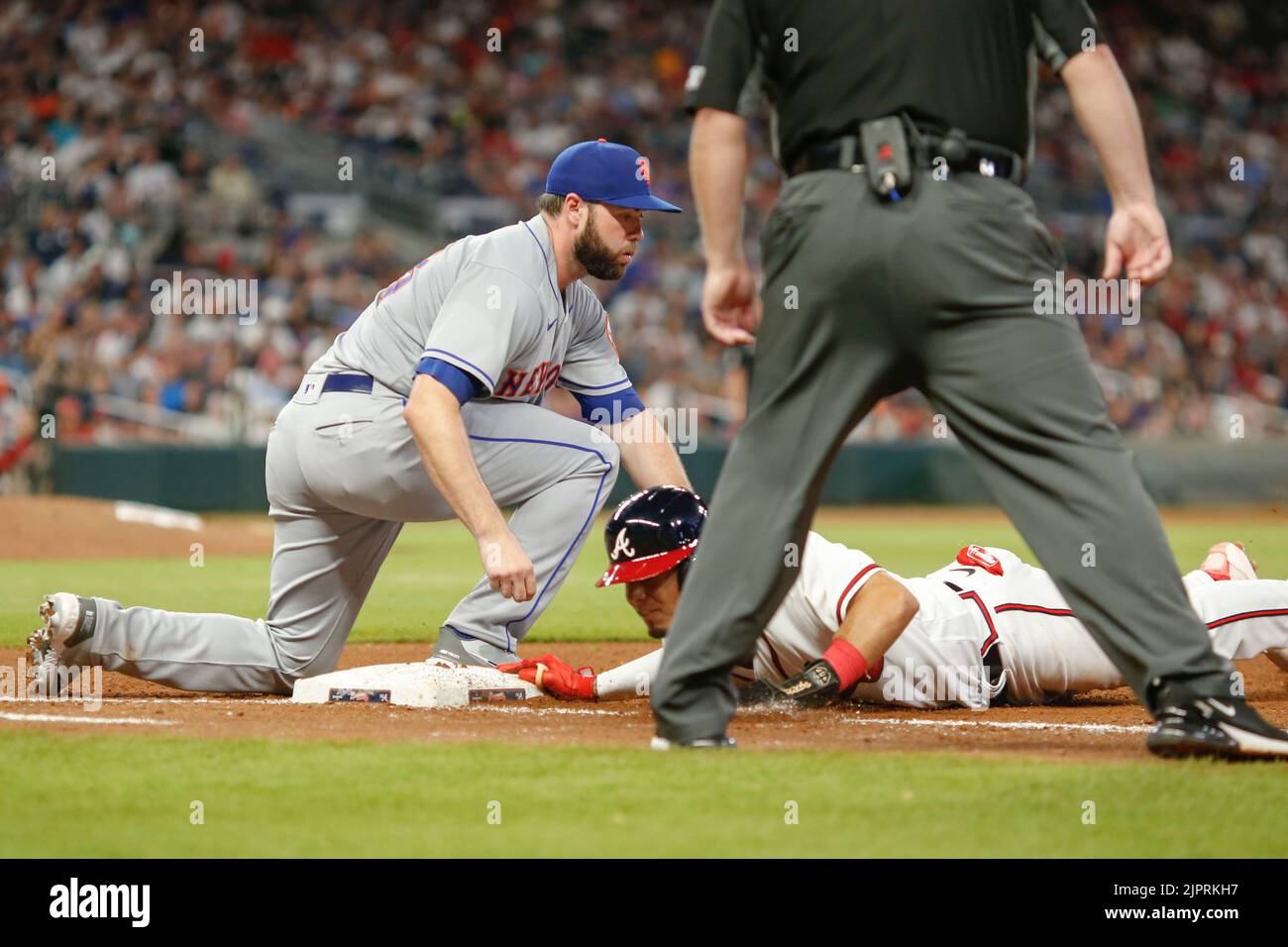 Atlanta, GA. USA; Atlanta Braves left fielder Robbie Grossman (15