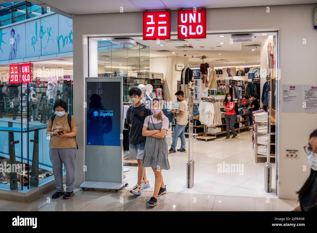 Uniqlo store hi-res stock photography and images - Page 5 - Alamy