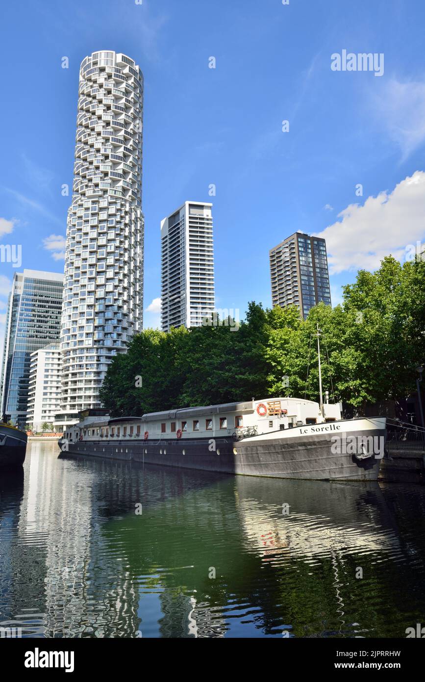 Millwall Cutting opening to West India Quay South Dock, Wood Wharf residential development, Canary Wharf estate, docklands, East London, United Kingdo Stock Photo