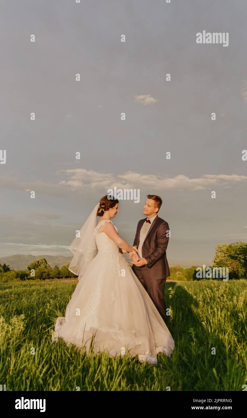A couple on their wedding day hi-res stock photography and images - Alamy