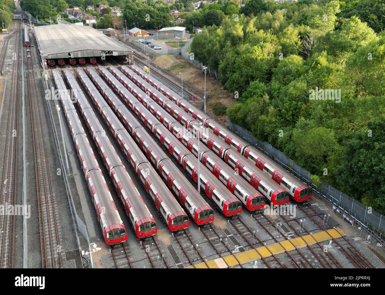 East finchley underground hires stock photography and images Alamy