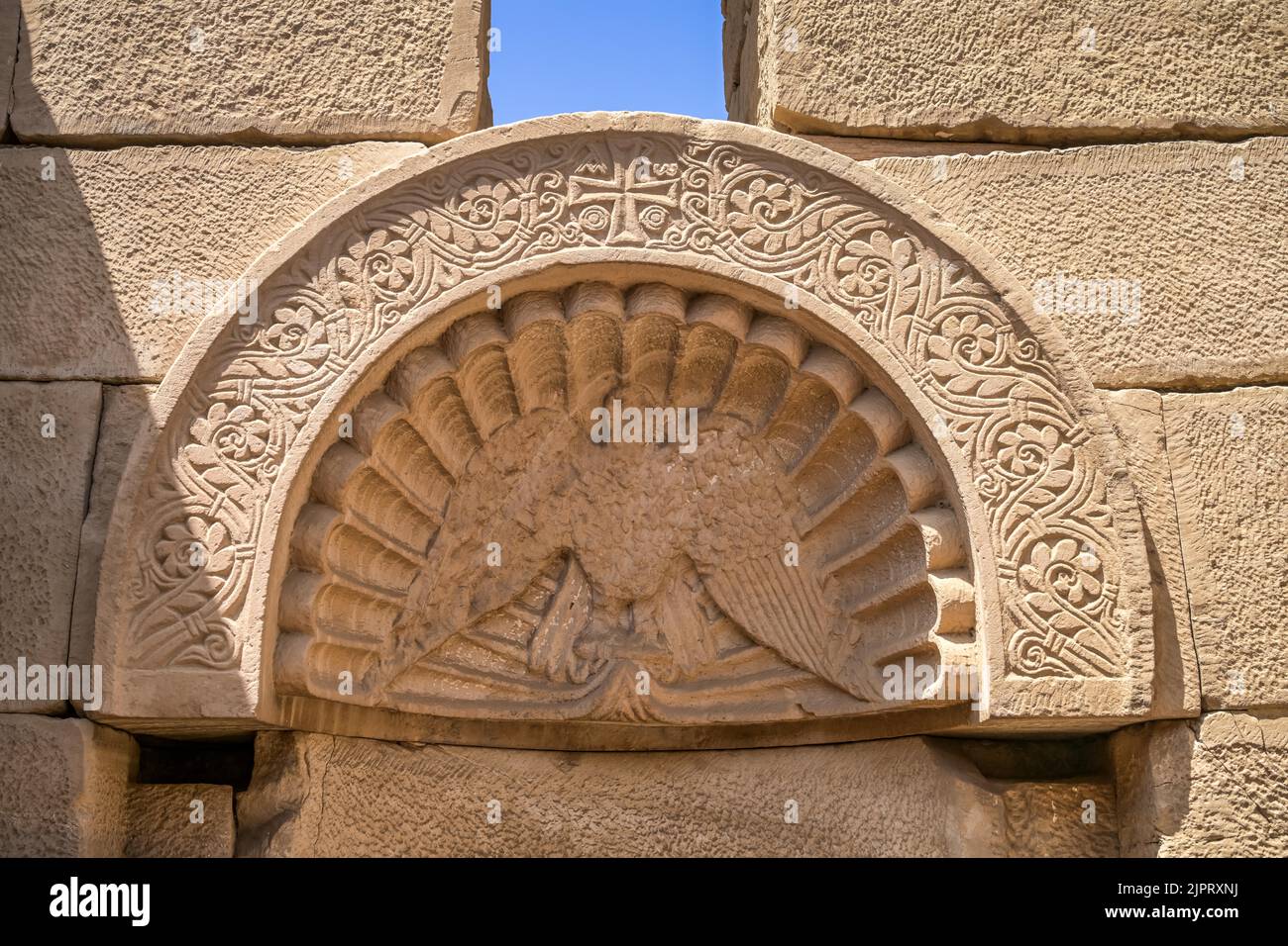 Ruinen, christliche Basilika, Relief, Kreuz, Hathor-Tempel, Dendera, Qina, Ägypten Stock Photo