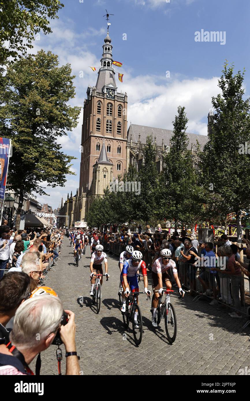 DEN BOSCH - The peloton during the start of the second stage of the Vuelta a Espana (Vuelta a Espana). The second stage of the Vuelta goes from Den Bosch to Utrecht. Stock Photo