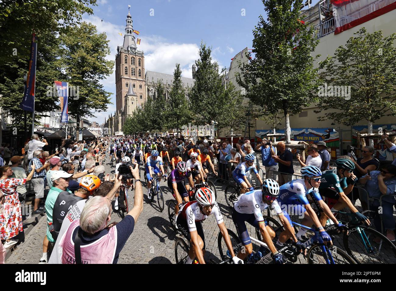 DEN BOSCH - The peloton during the start of the second stage of the Vuelta a Espana (Vuelta a Espana). The second stage of the Vuelta goes from Den Bosch to Utrecht. Stock Photo