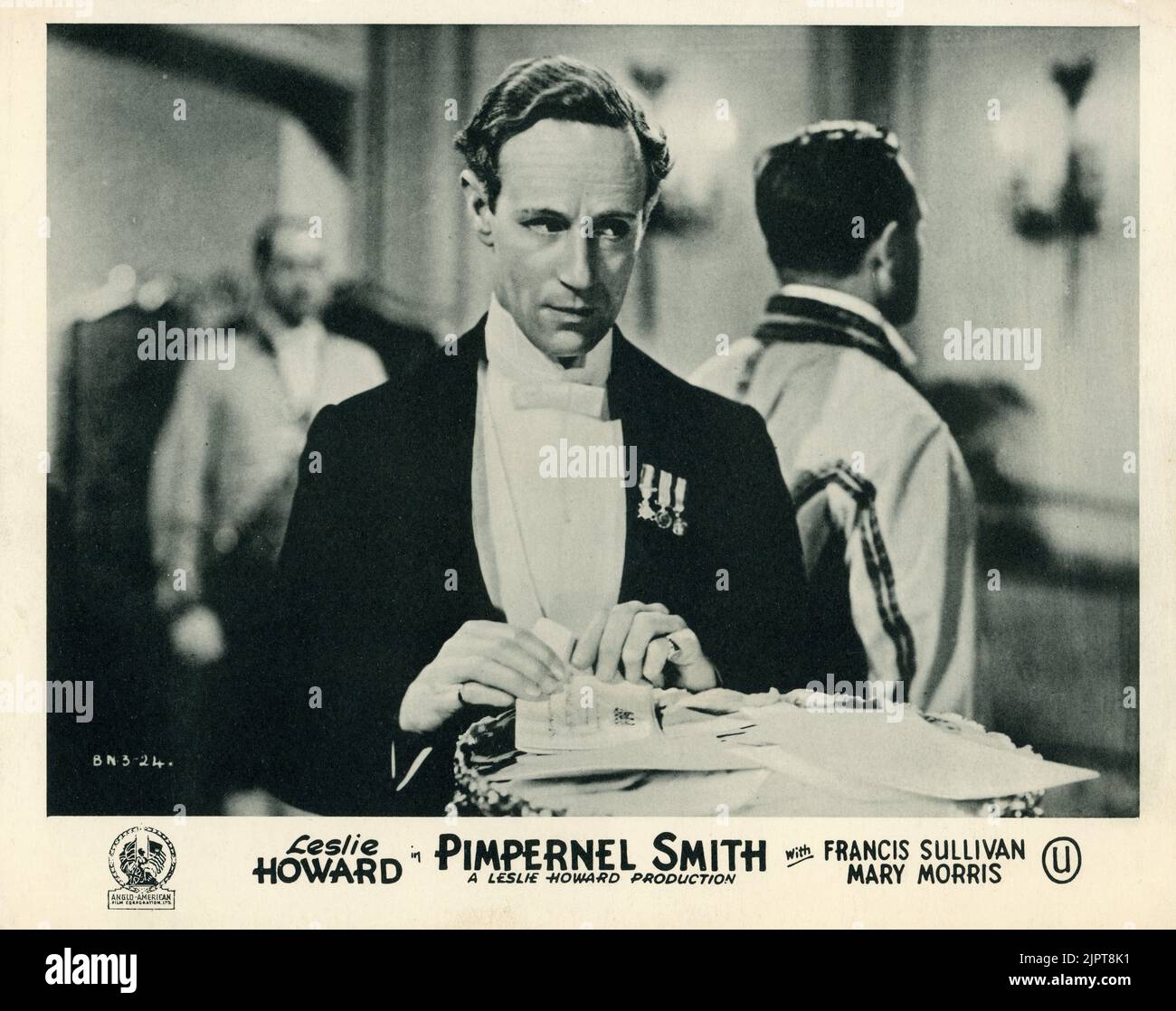 LESLIE HOWARD in PIMPERNEL SMITH 1941 director / producer LESLIE HOWARD