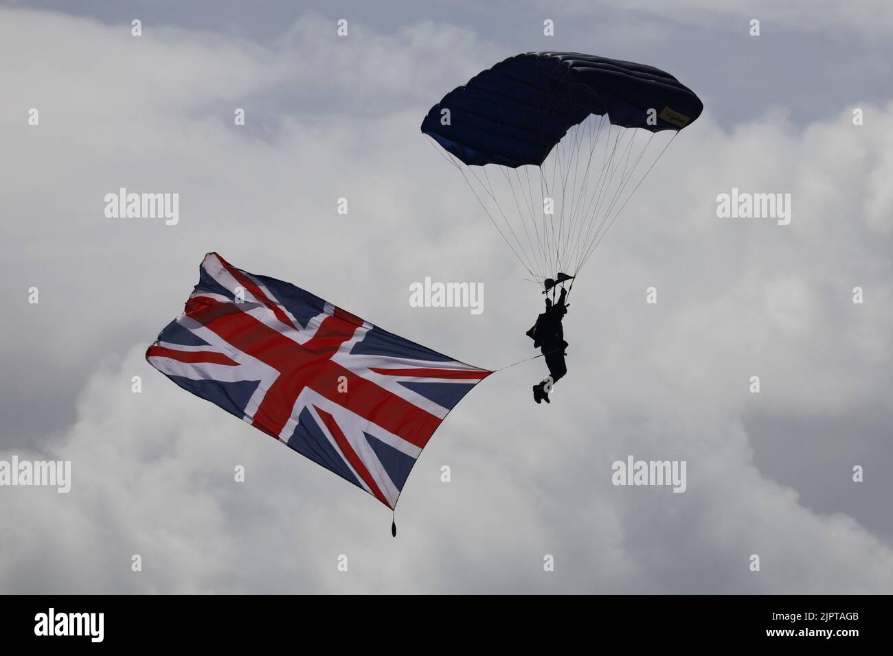 Eastbourne, UK.20th Aug 2022. Tigers parachute display team. Today see's the 3rd day of the Eastbourne airshow with aircraft flying their displays over the sea. Credit:Ed Brown/Alamy Live News Stock Photo